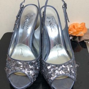 The touch by Nina silver gray pip toe heels 8.5